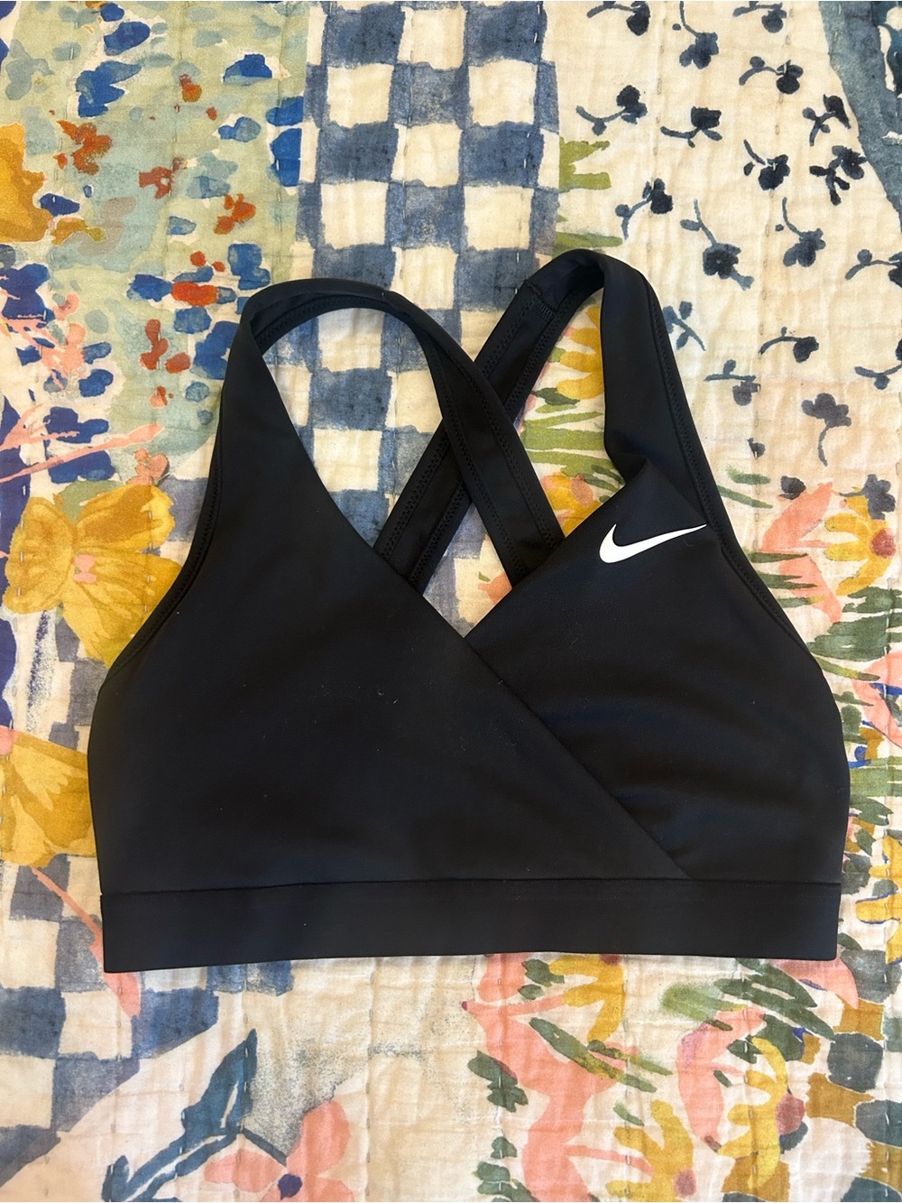 Nike Women's Swoosh Maternity Medium-Support Padded Sports Bra